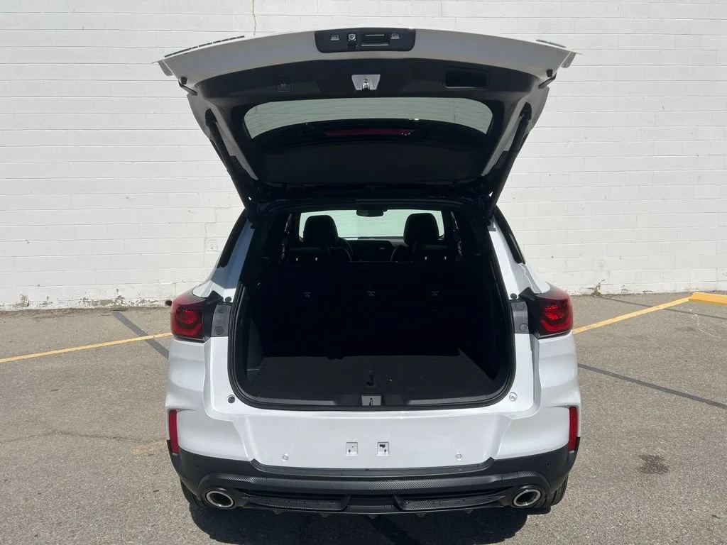 New 2026 Iridescent Pearl Tricoat Chevrolet RS image 5