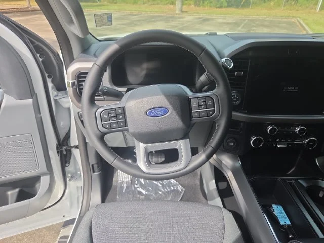 New 2026 Oxford White Ford XLT image 14