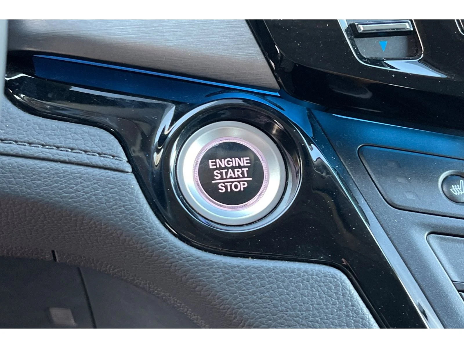 Used 2025 SONIC GRAY PEARL Honda Touring image 34