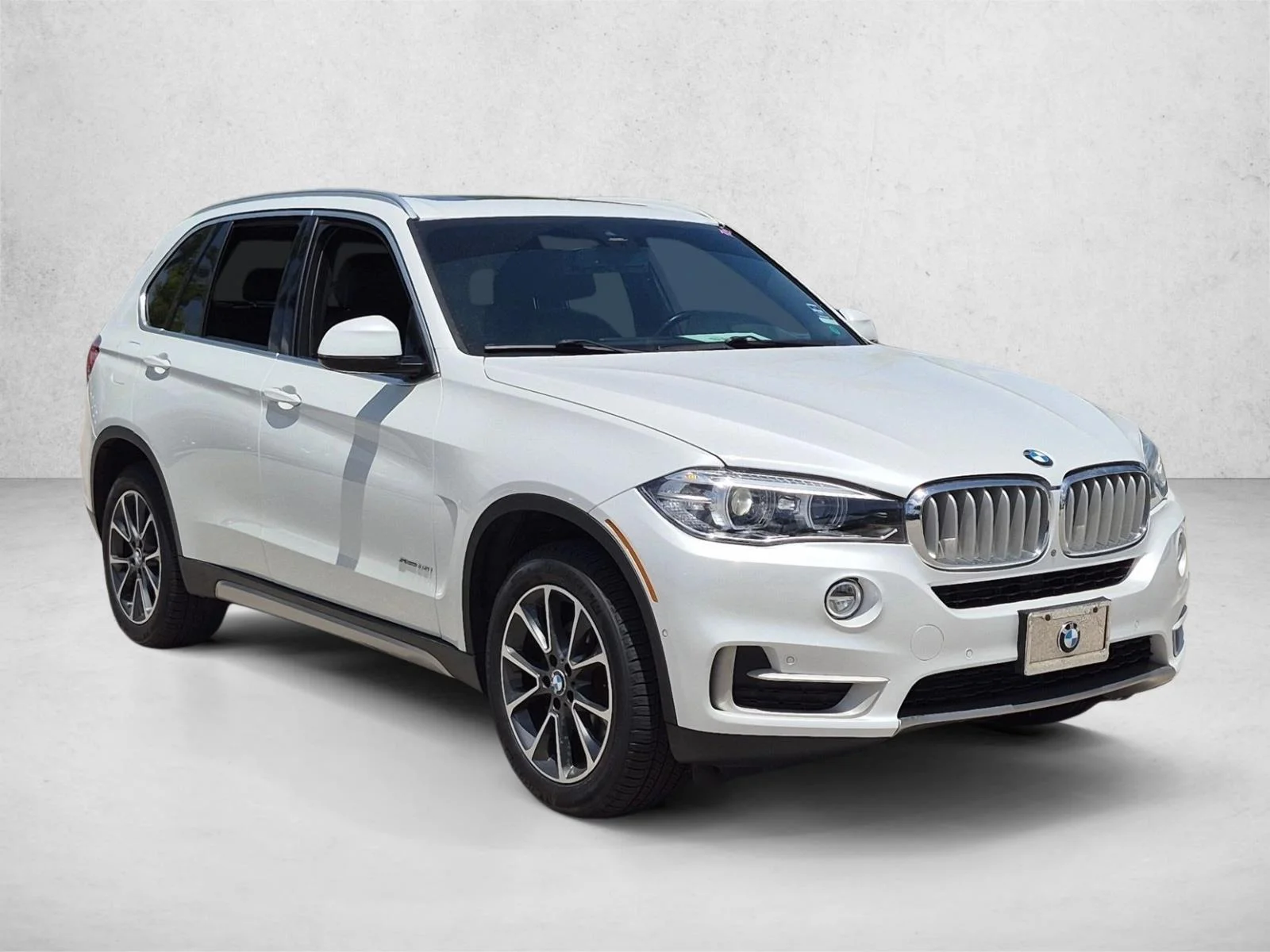 Used 2018 Mineral White Metallic BMW sDrive35i image 3