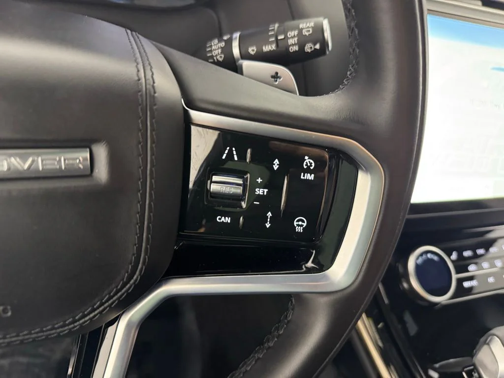 Used 2023 Fuji White Land Rover SE image 17
