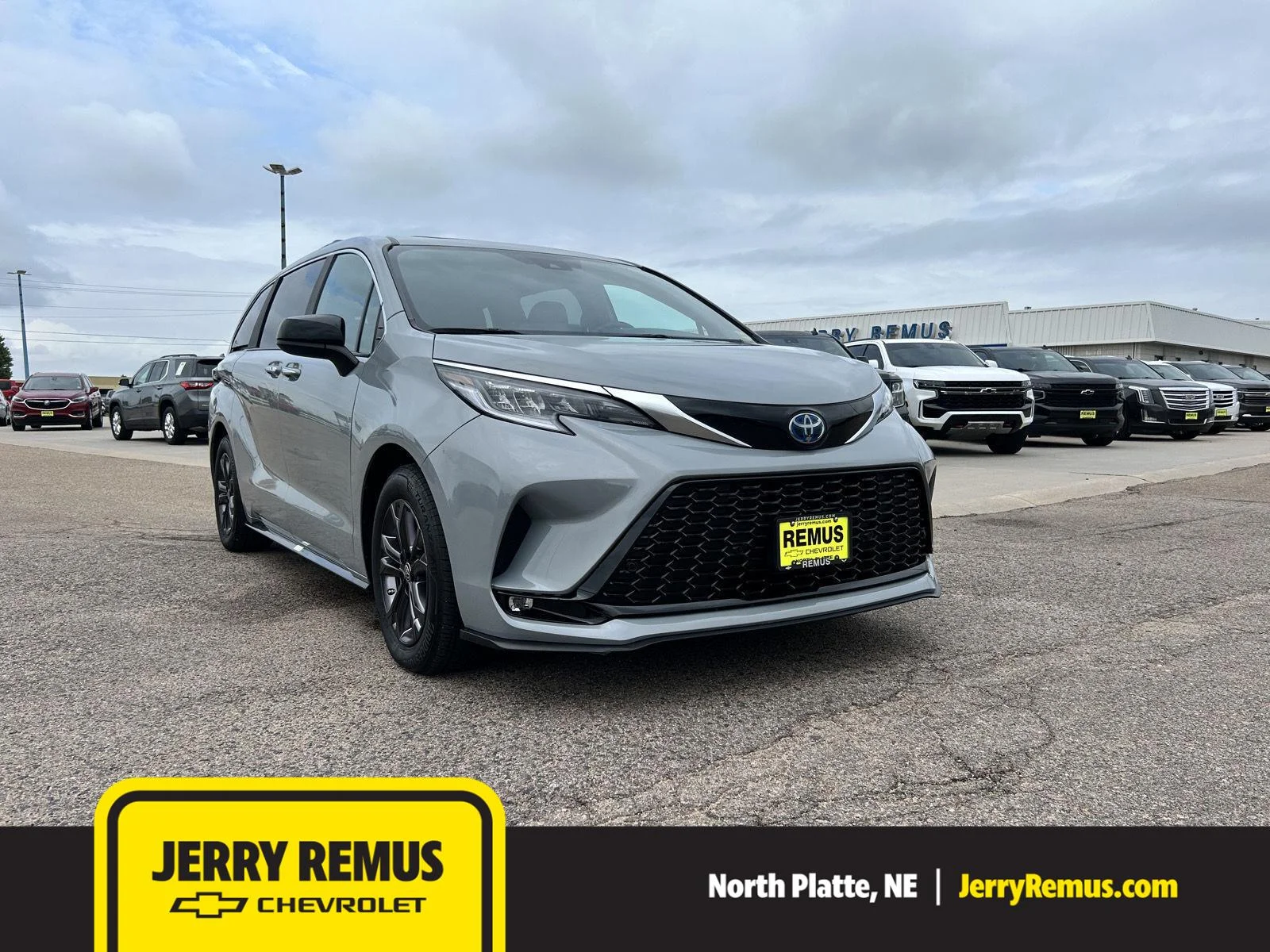 2024 Toyota Sienna XSE 7-Passenger Hybrid AWD's photo