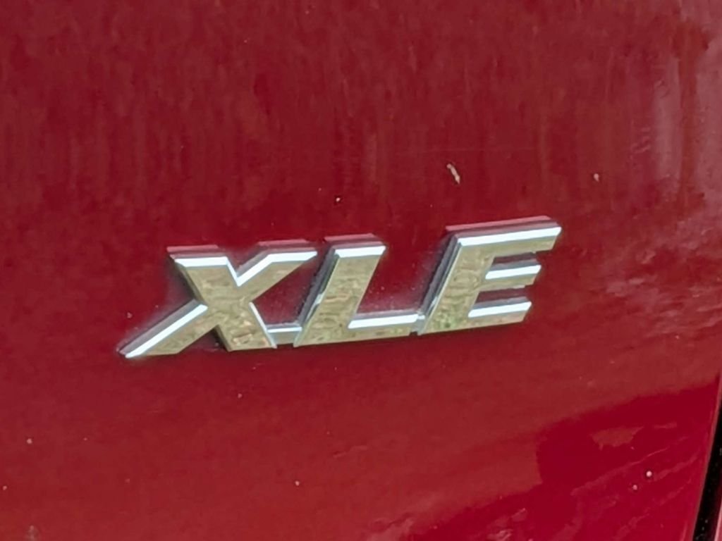 Used 2021 Red Toyota XLE Premium image 12