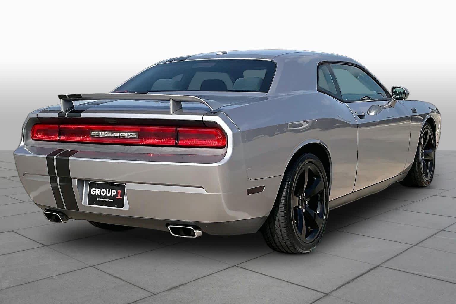 Used 2014 Billet Silver Metallic Clearcoat Dodge R/T image 11