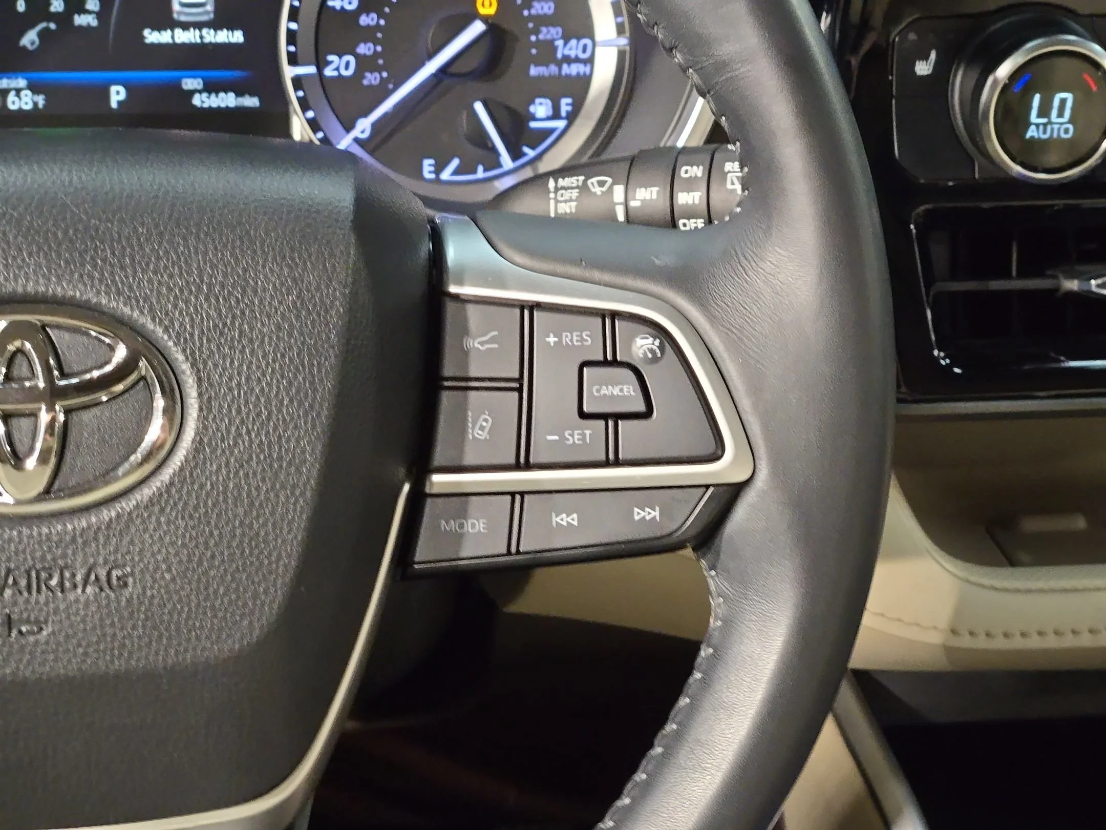 Used 2022 Wind Chill Pearl Toyota XLE image 29