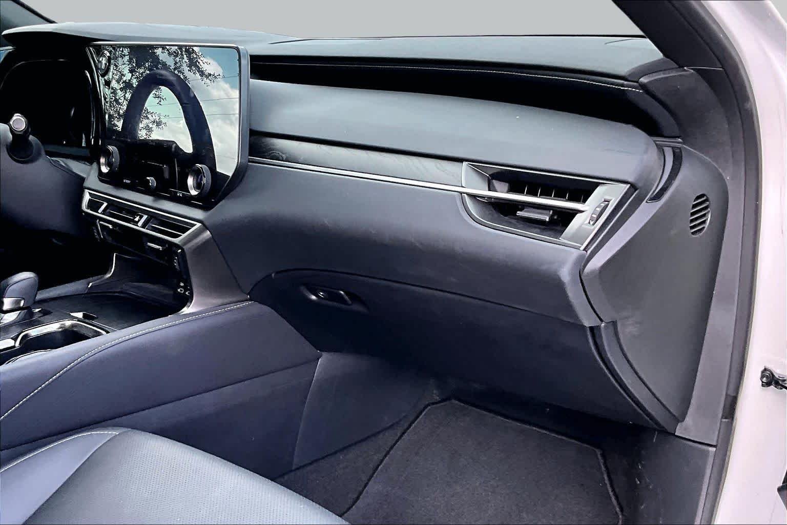 Used 2024 Eminent White Pearl Lexus Premium image 18