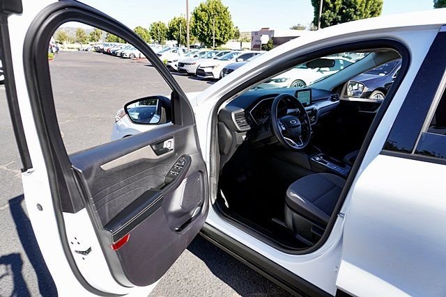 Used 2022 White Ford SE image 34