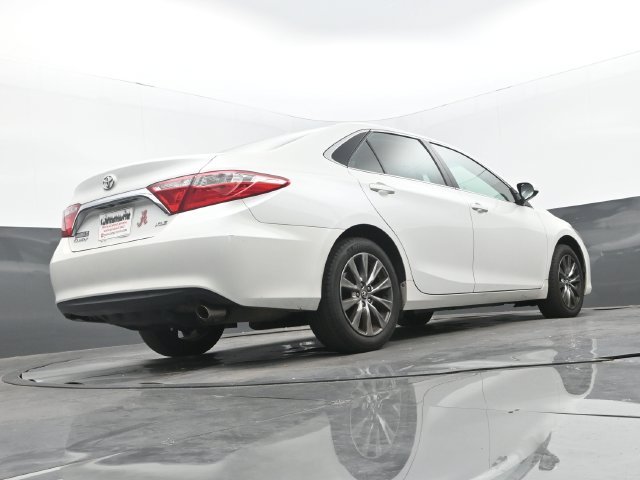 Used 2017 Blizzard Pearl Toyota XLE image 11