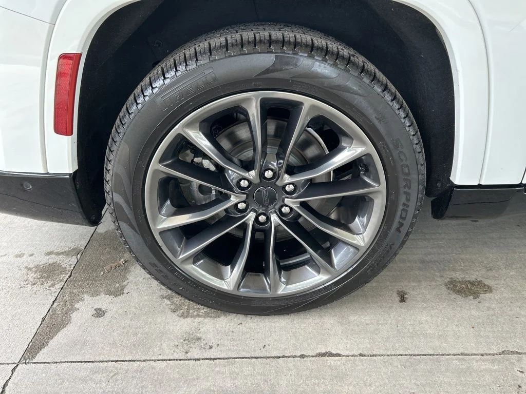 Used 2025 White/off-white Jeep Series III image 24