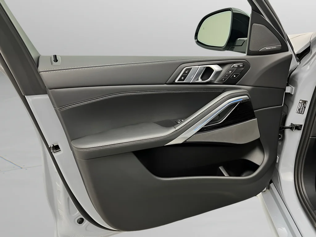 Used 2026 Gray Metallic BMW xDrive40i image 25