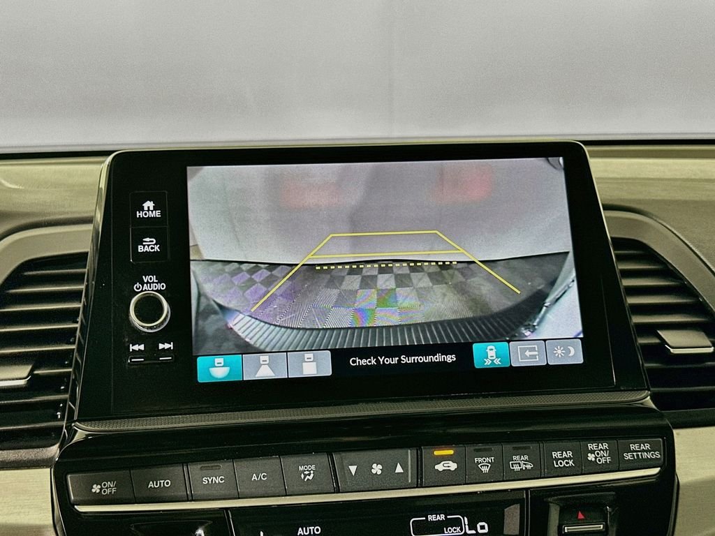 2025 Honda Odyssey Touring - Photo 14