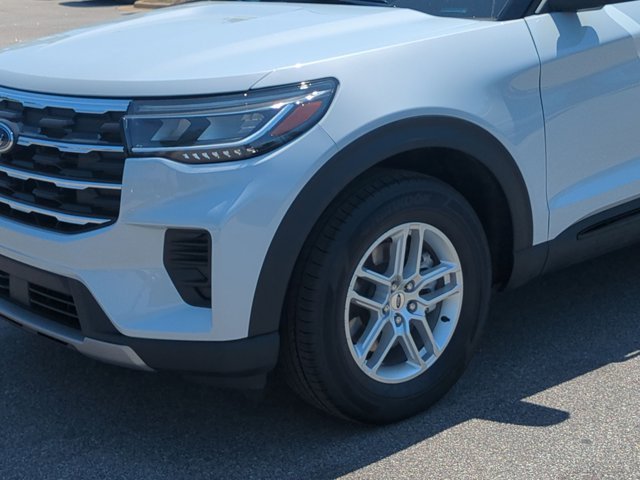 New 2026 Space White Metallic Ford Active image 9