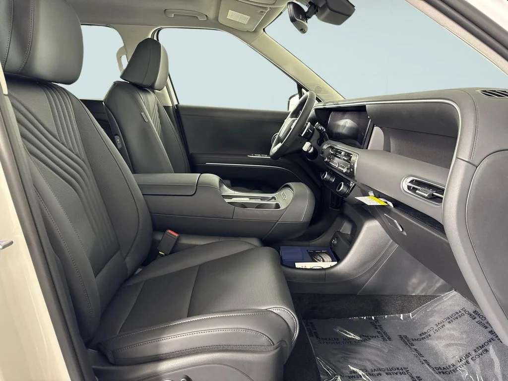 New 2026 White Hyundai SEL Premium image 8