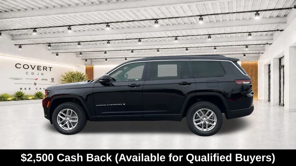 New 2025 Diamond Black Crystal Pearl-Coat Exterior Paint Jeep Laredo image 6
