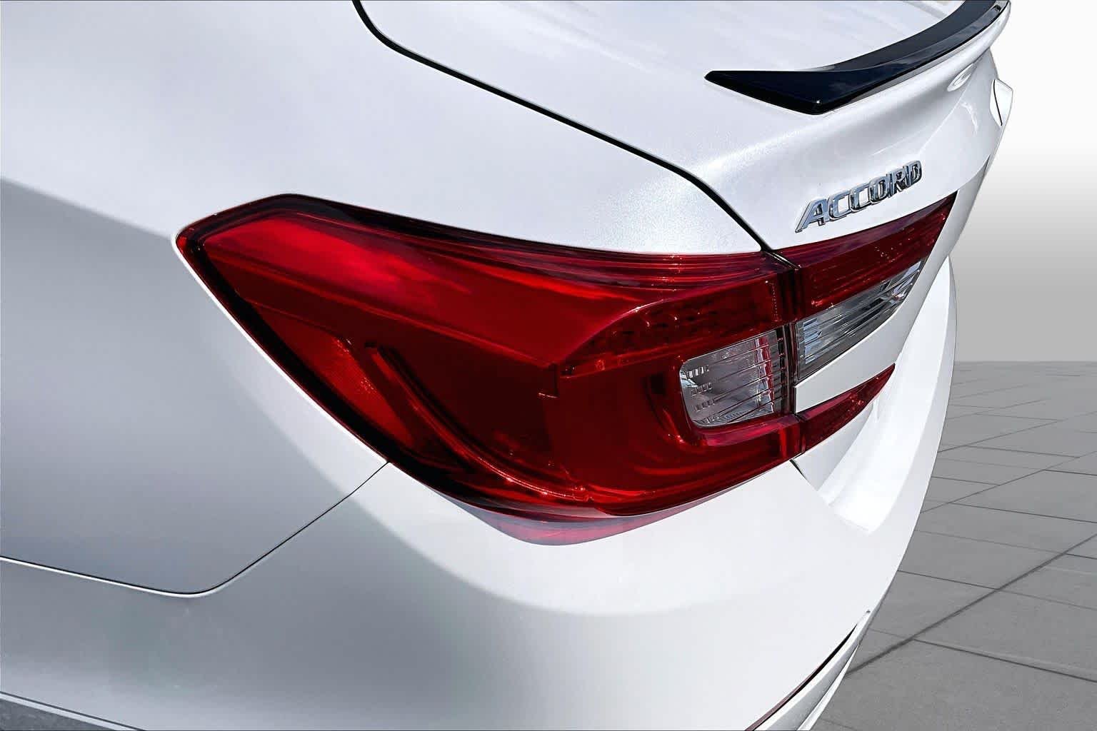 Used 2022 Platinum White Pearl Honda Sport SE image 27