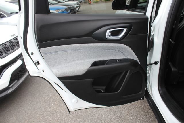 Used 2024 White Jeep Latitude image 21
