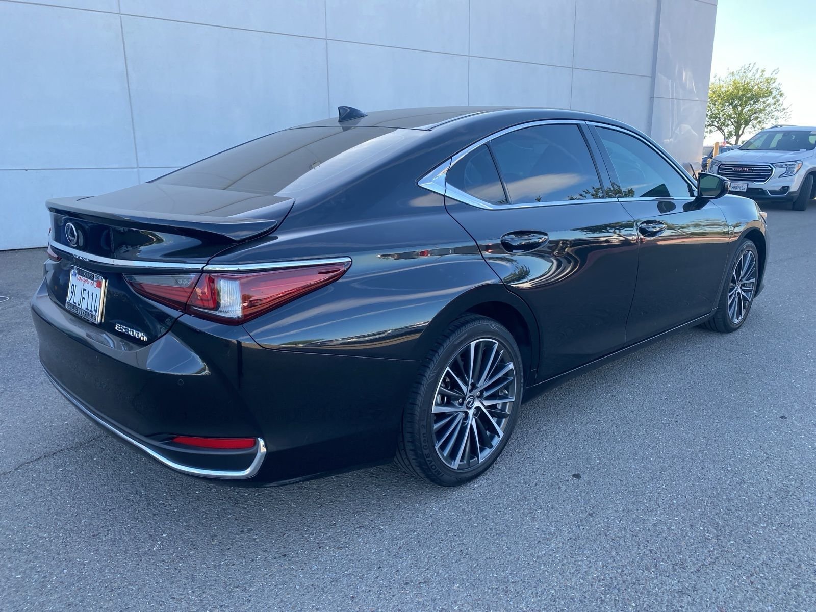 2024 Lexus ES 300h photo 4