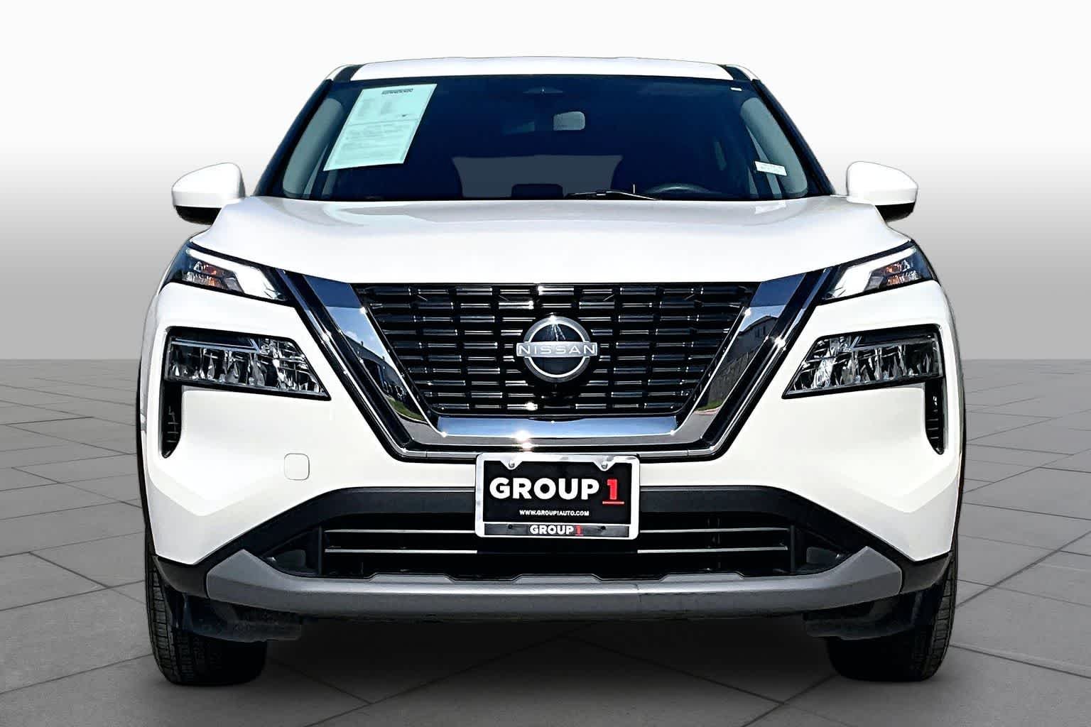 Used 2023 Pearl White Tricoat Nissan SV image 4
