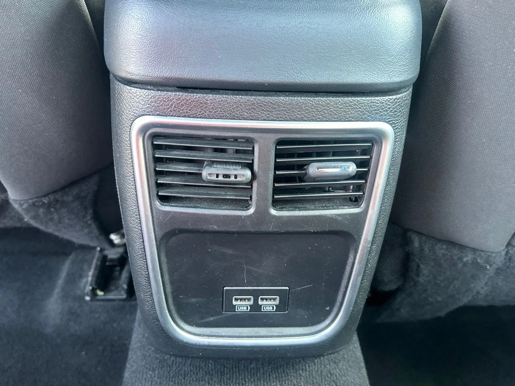 Used 2023 Granite Crystal Clearcoat Metallic Dodge SXT image 19
