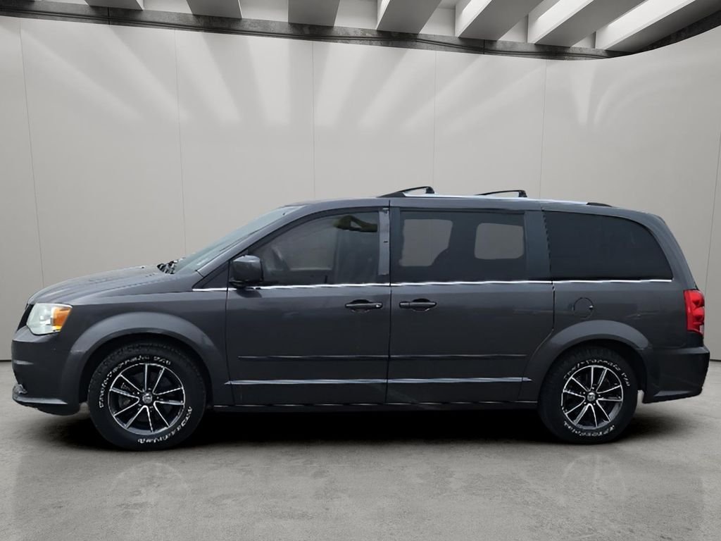 Used 2017 Granite Pearlcoat Dodge SXT image 2
