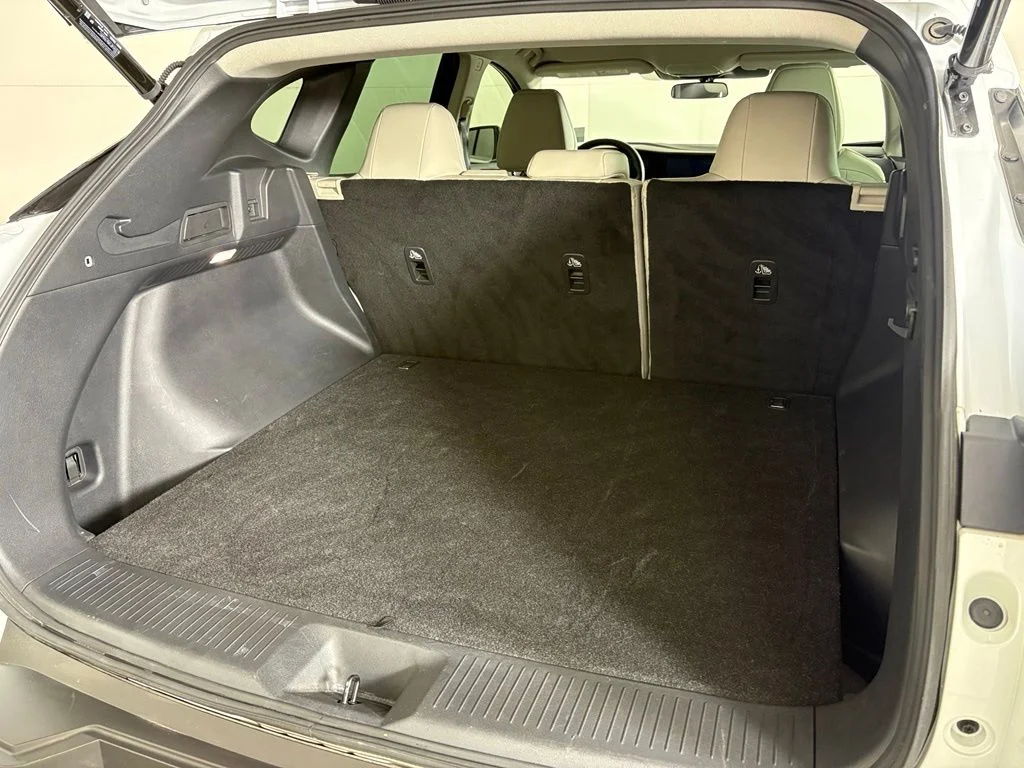 Used 2025 White Nissan SV image 18