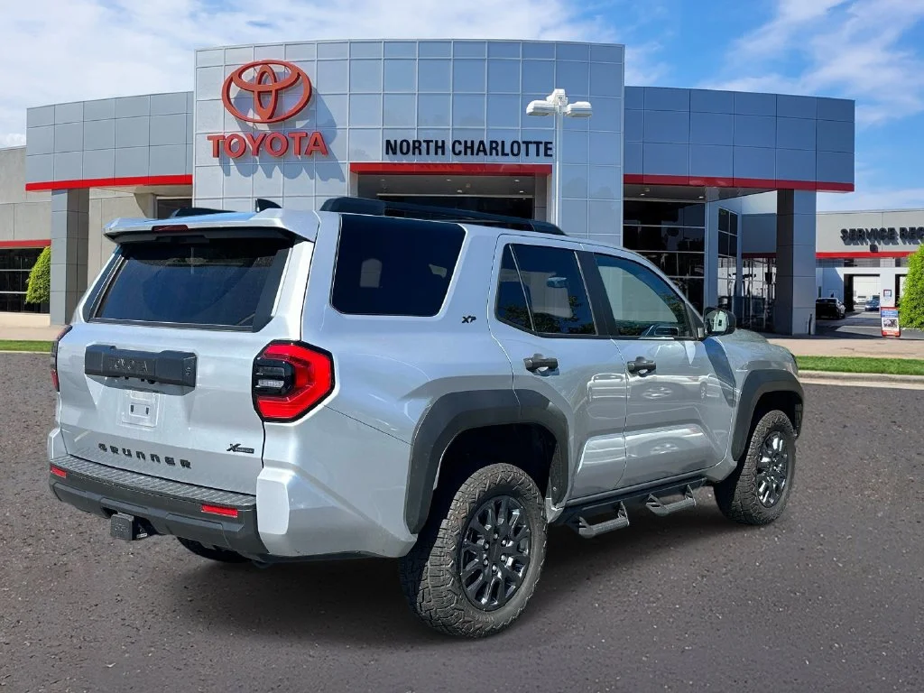 Used 2025  Toyota SR5 image 7