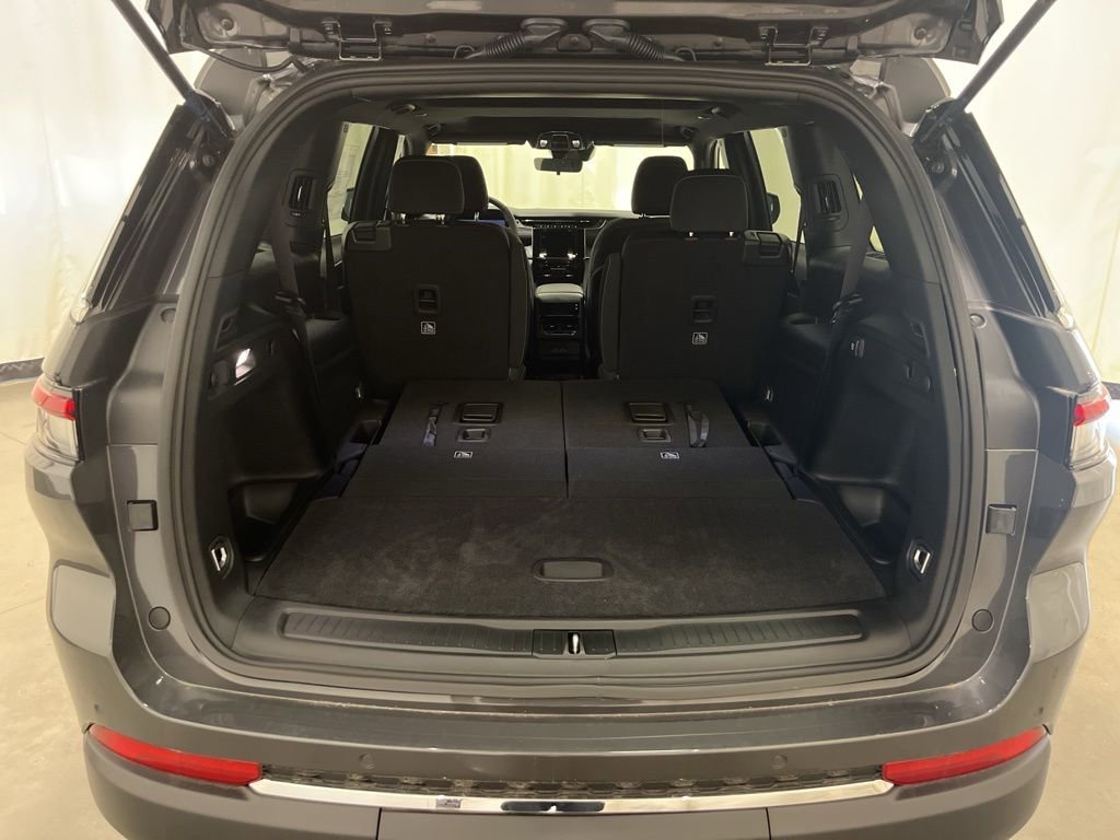 Used 2025 Baltic Gray Metallic Clearcoat Jeep Laredo X image 15