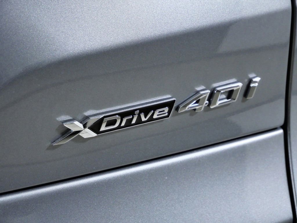 Used 2026 Skyscraper Grey Metallic BMW xDrive40i image 13