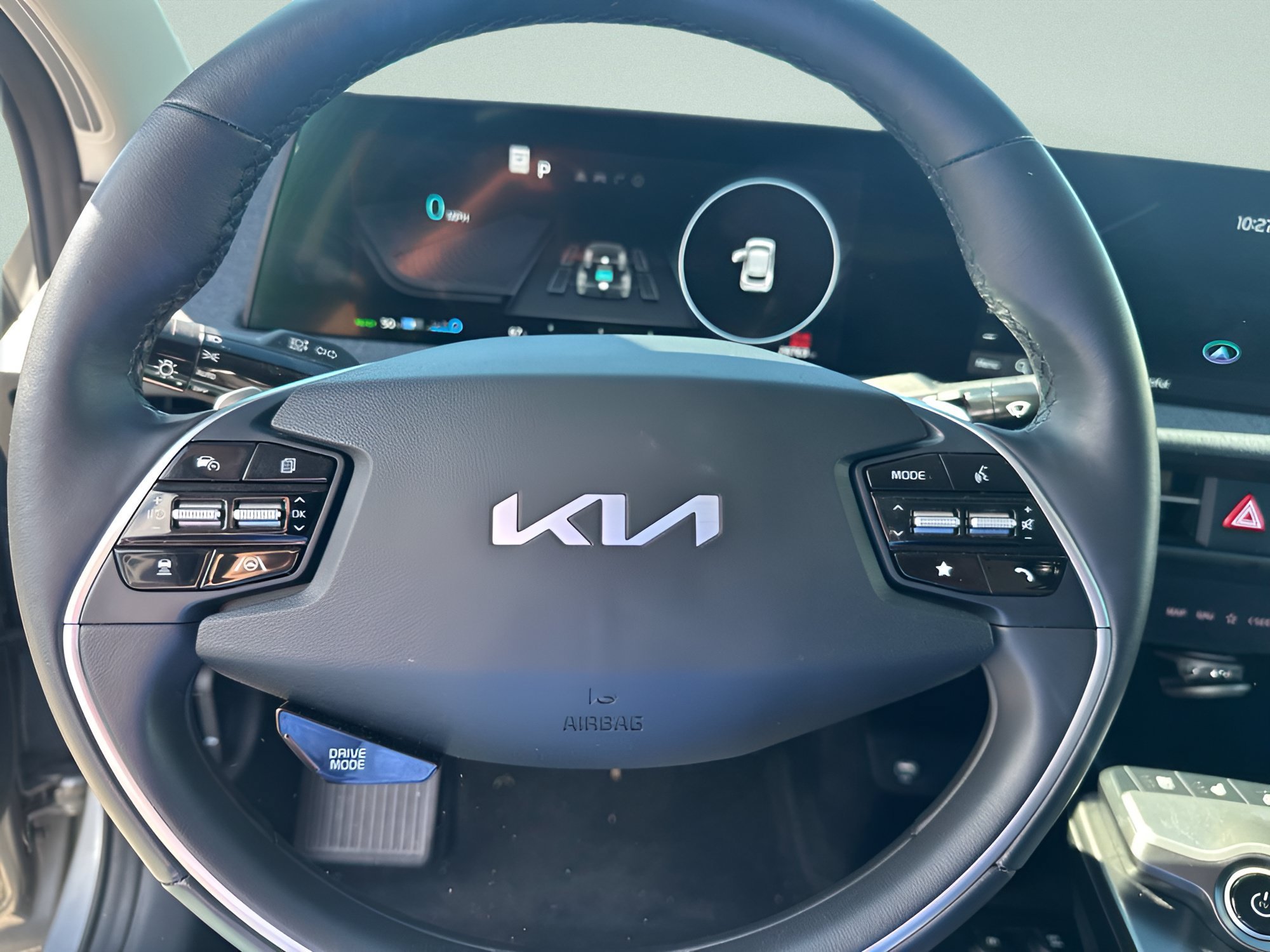 Used 2023 Steel Gray Kia Wind image 25