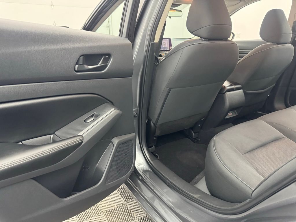 Used 2025 Gun Metallic Nissan 2.5 SV image 33