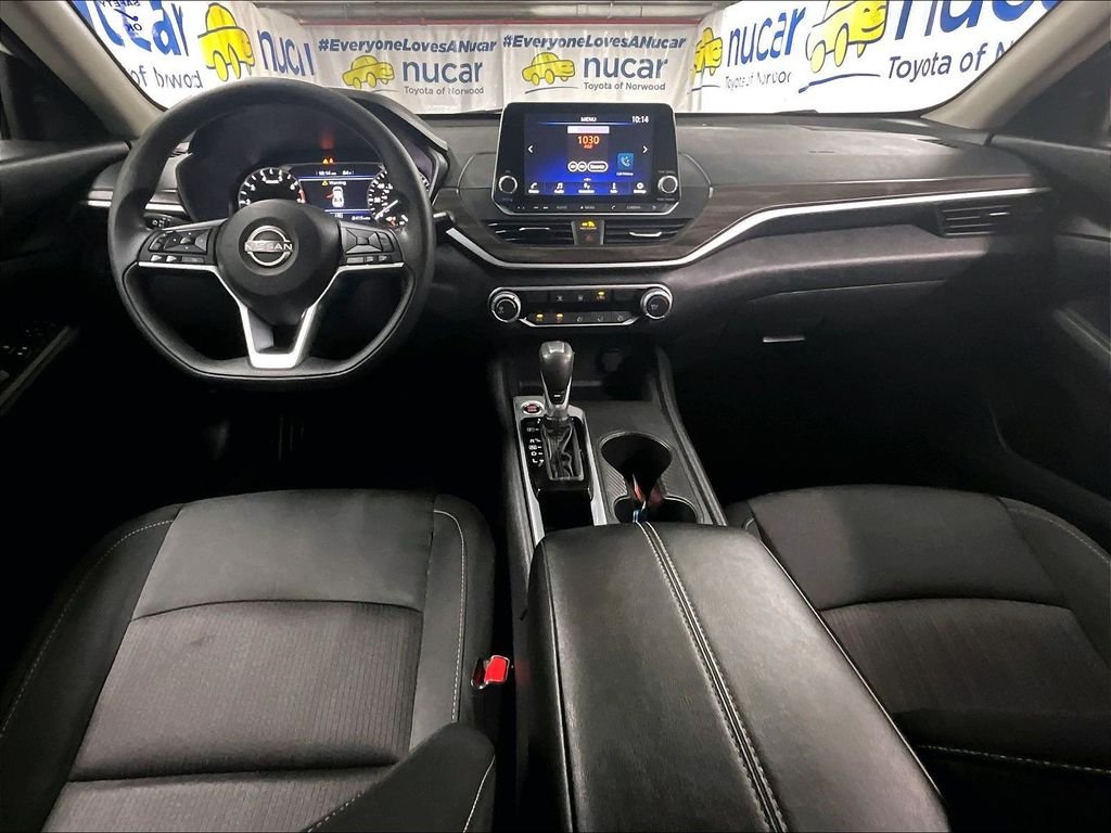 Used 2025 White Nissan 2.5 SV image 21