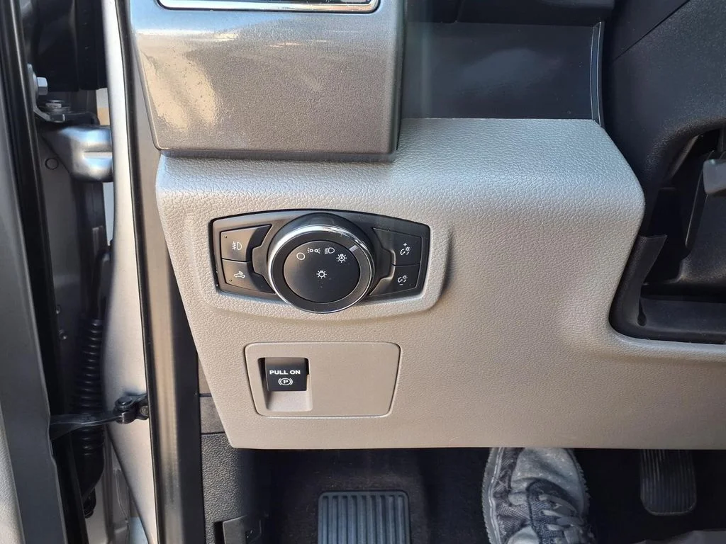Used 2020 Silver Ford XLT image 19
