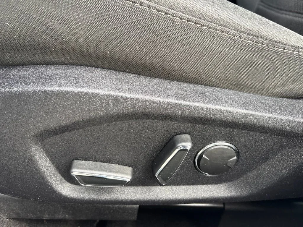 Used 2019 Silver Ford SE image 15