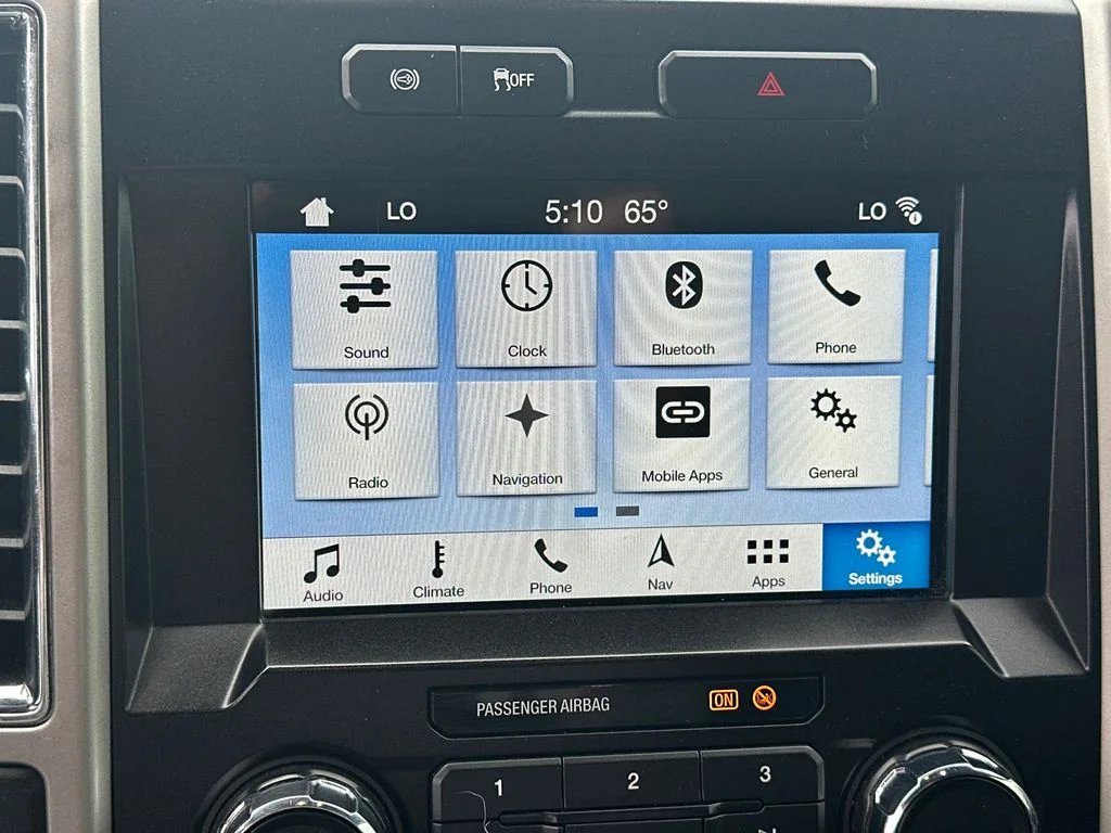 Used 2018 Silver Ford Lariat image 27