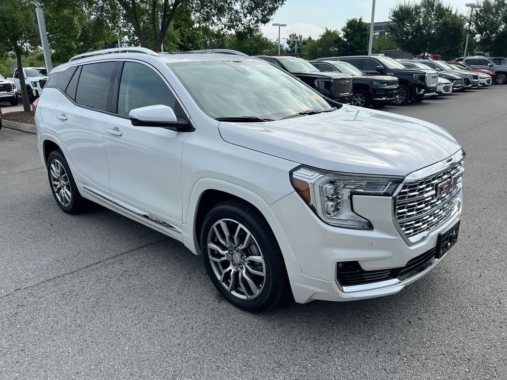 Used 2023 White Frost Tricoat GMC Denali image 6