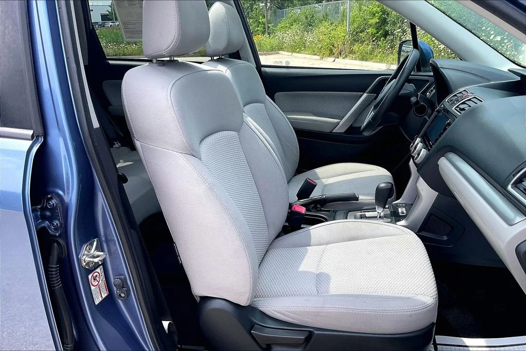Used 2017 Blue Subaru 2.5i Premium image 6