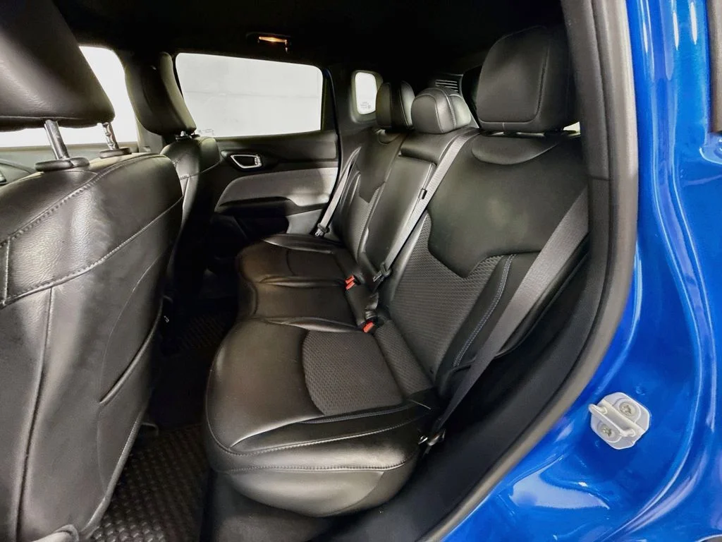 Used 2023 Laser Blue Pearlcoat Jeep Latitude image 4