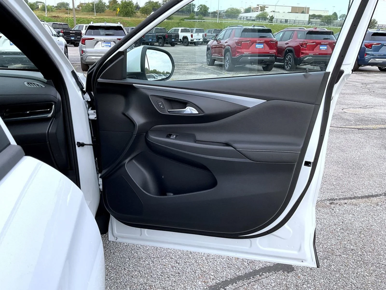 New 2026 Summit White Buick Preferred image 16