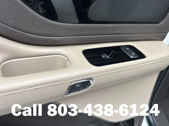 Used 2023 White Metallic Lincoln Standard image 13