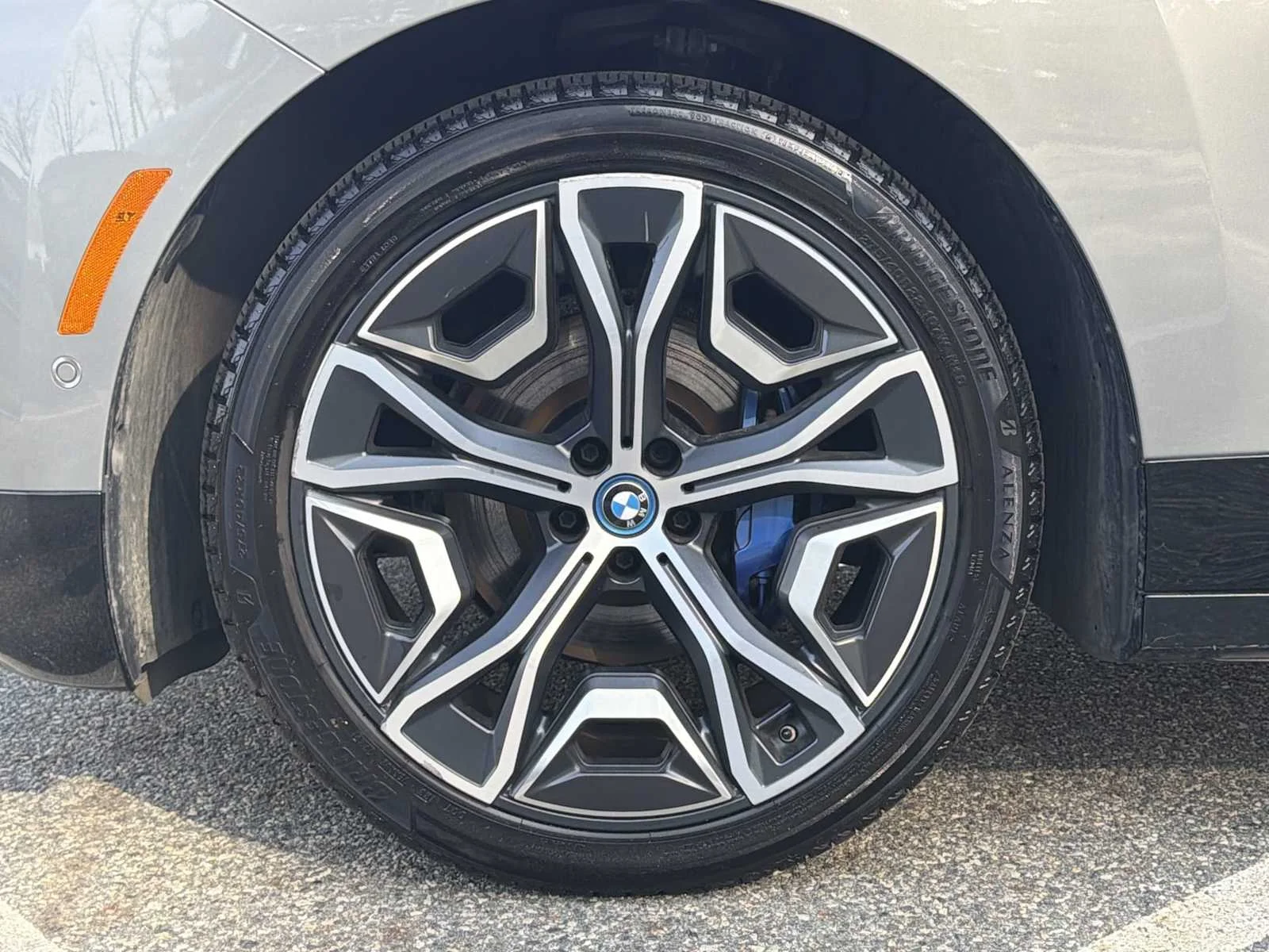 Used 2023 Oxide Grey Metallic BMW xDrive50 image 16