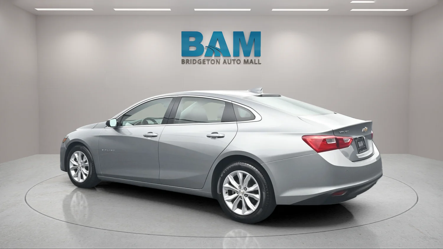Used 2025 Gray Chevrolet LT image 4