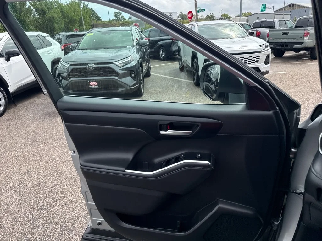 Used 2025 Silver Toyota XLE image 35
