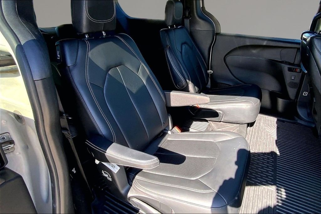 Used 2020 Luxury White Pearlcoat Chrysler Touring L Plus image 26