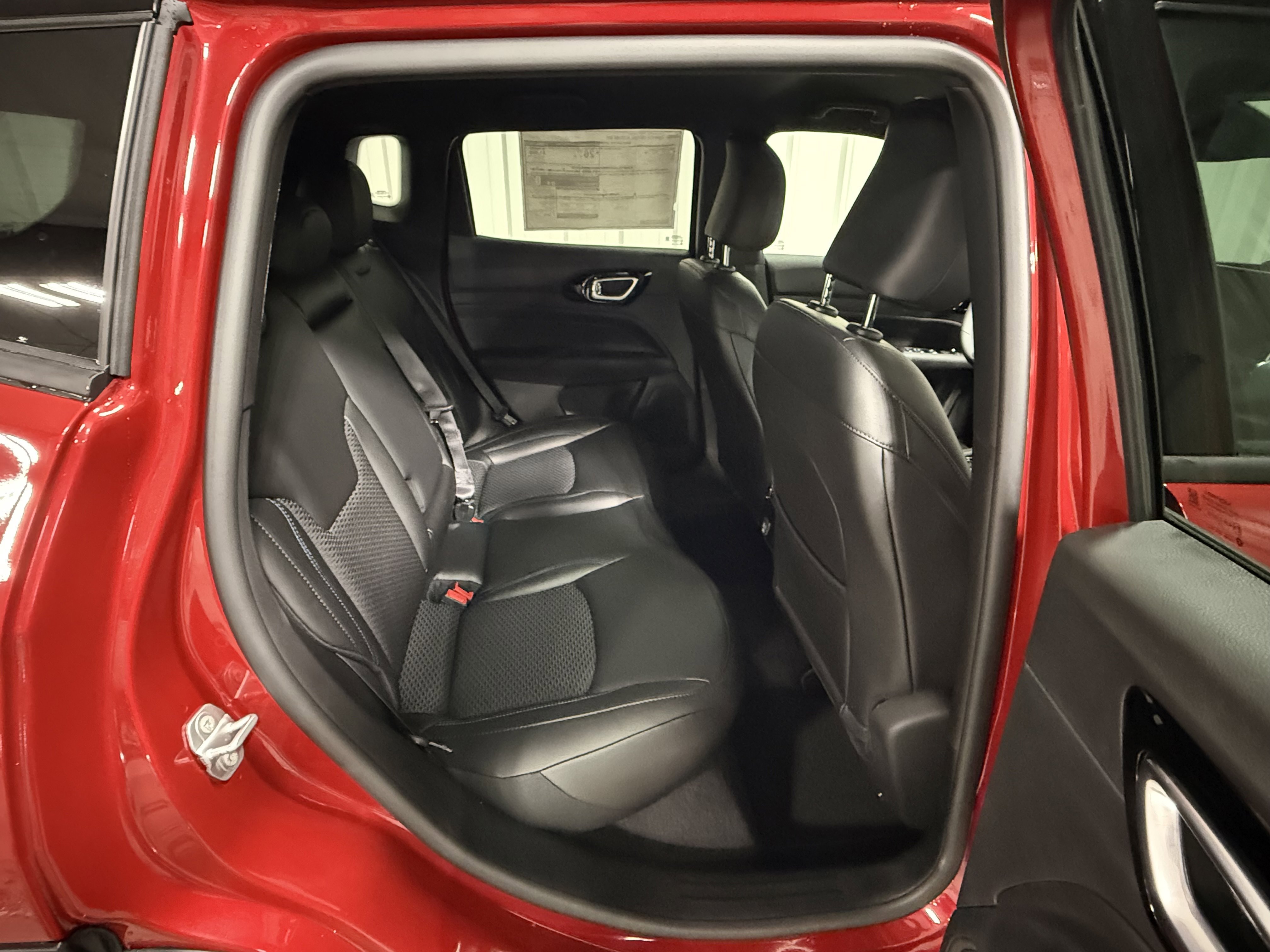 New 2026 Red Hot Pearlcoat Jeep Latitude Altitude image 9