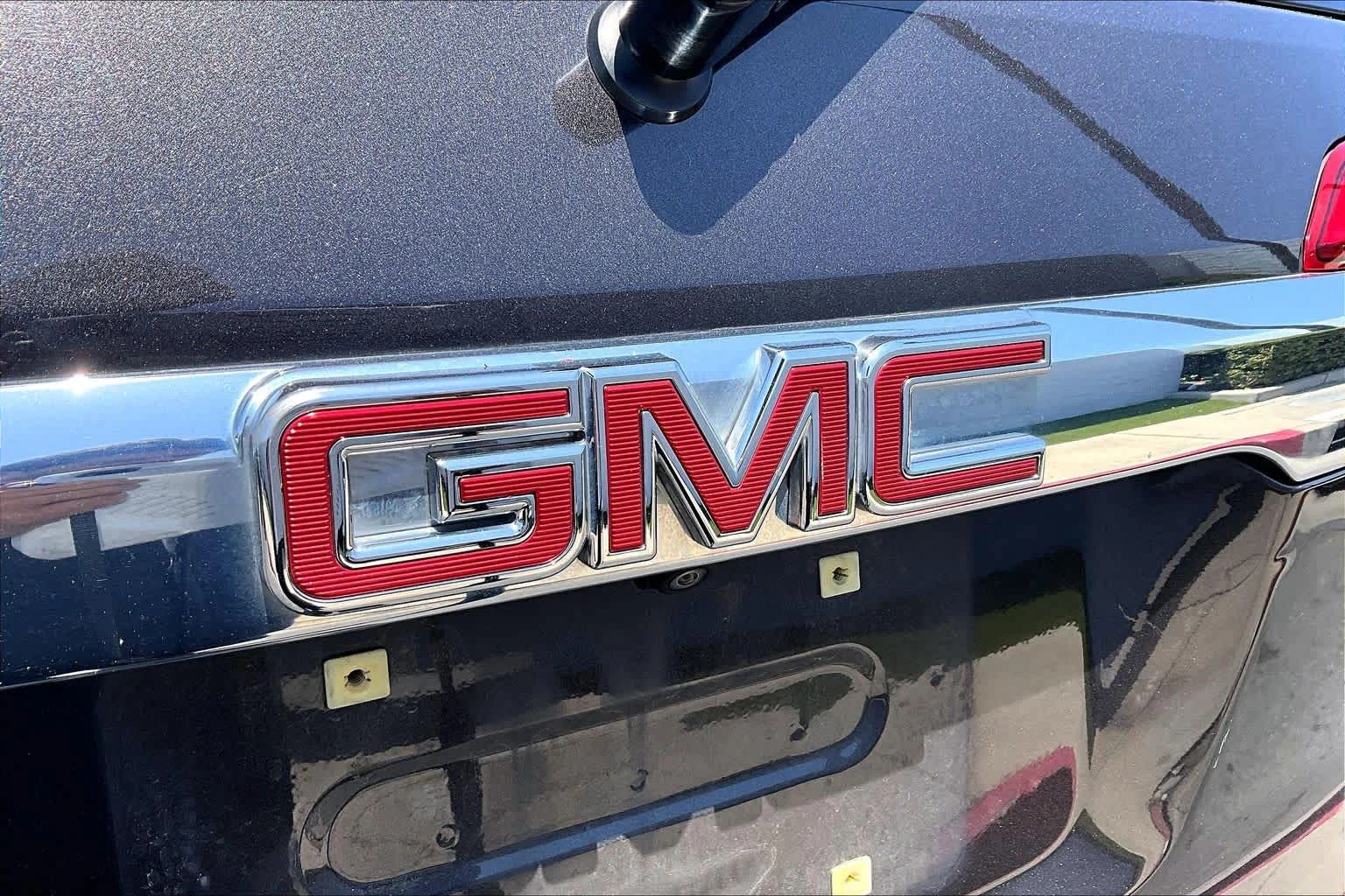 Used 2018 Iridium Metallic GMC SLT image 30