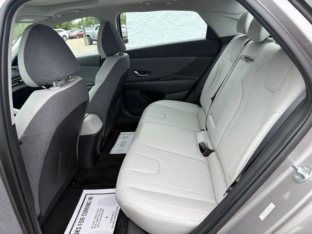 Used 2023 Fluid Metal Hyundai Limited image 15