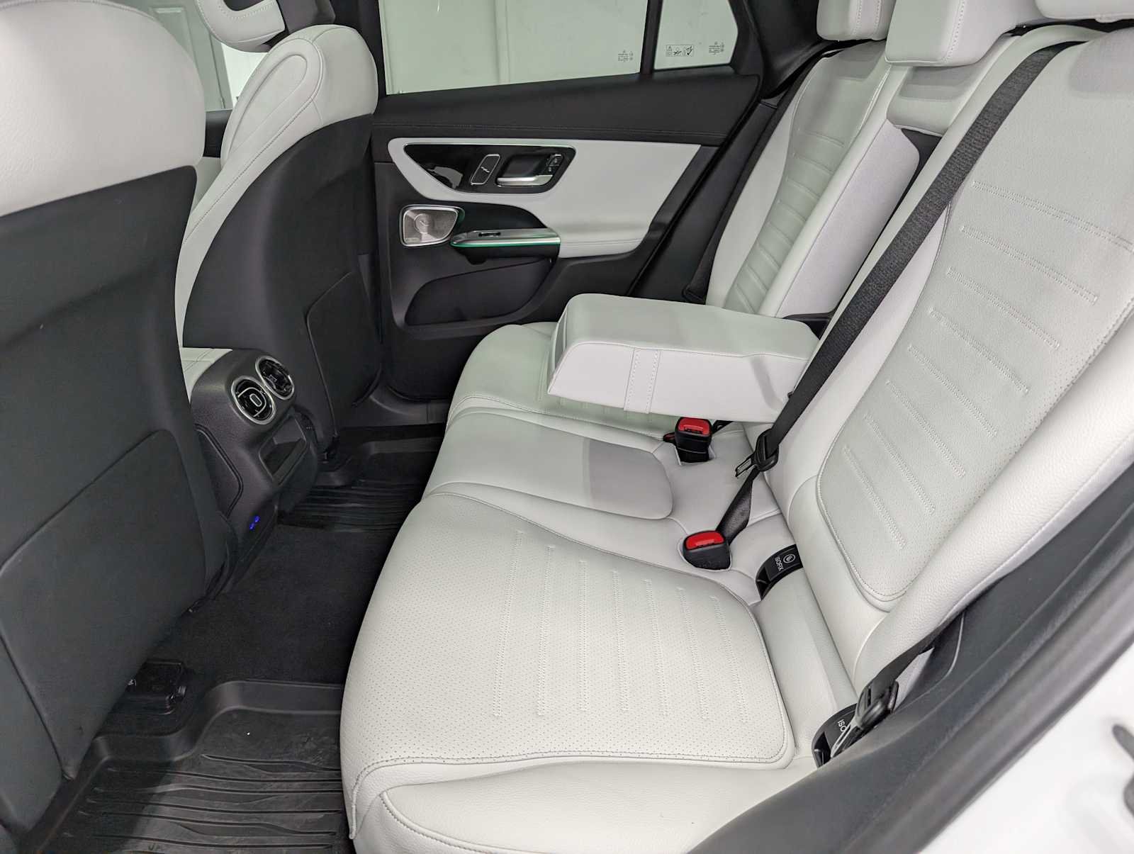 Used 2026 Polar White Mercedes-Benz GLC 300 image 22