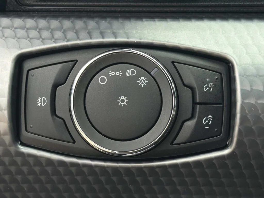 Used 2015 Black Ford GT image 28