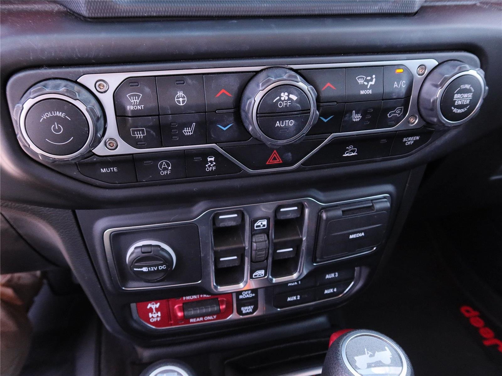 Used 2023 Silver Zynith Clearcoat Jeep Rubicon image 17