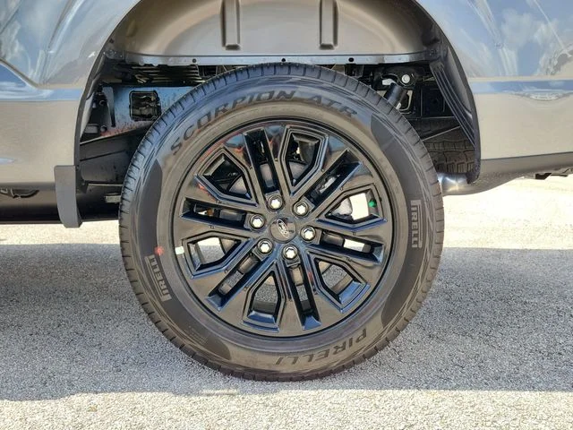 New 2026 Carbonized Gray Metallic Ford XLT image 7
